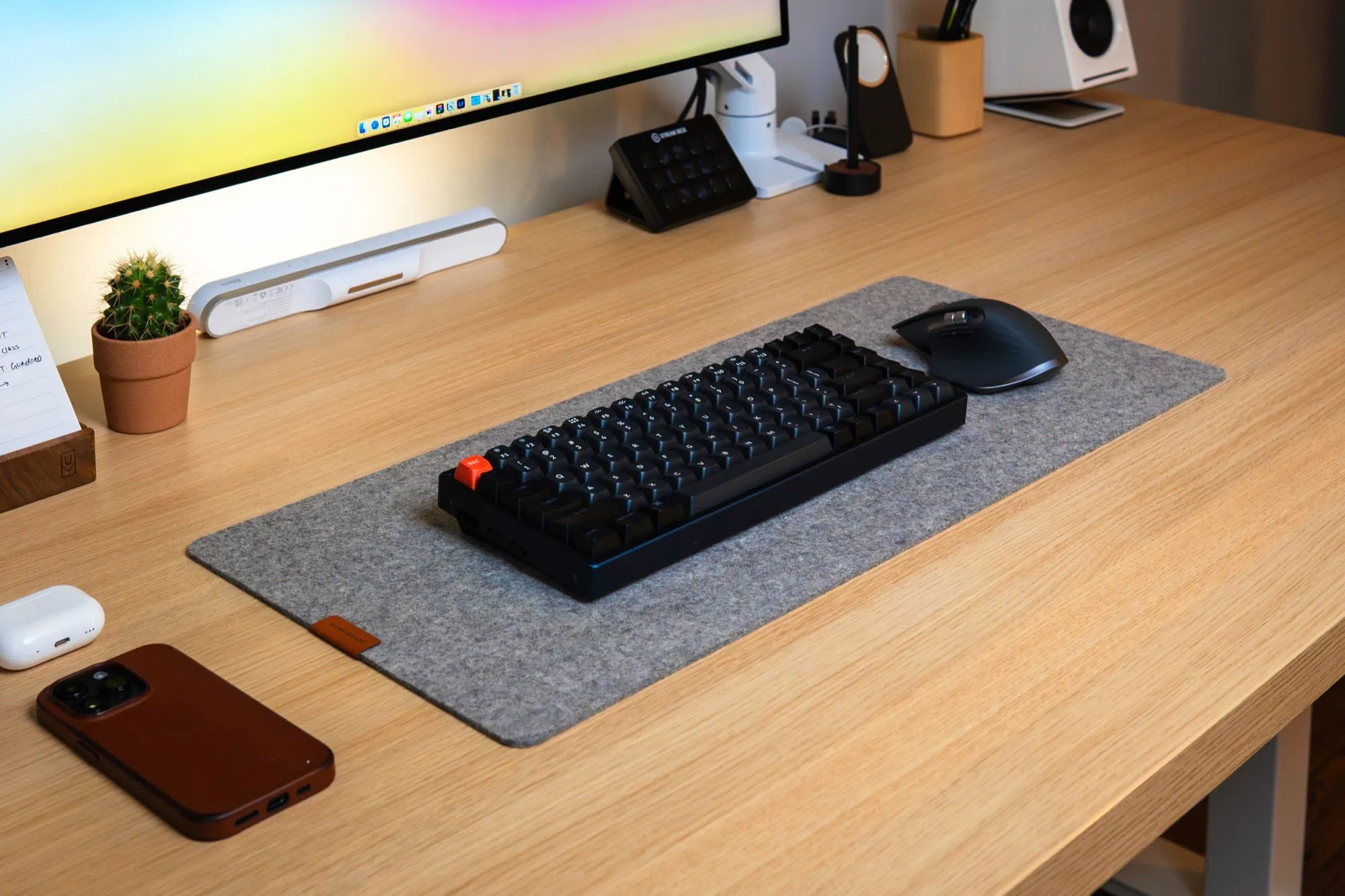 Keyboard on the wool felt desk pad
