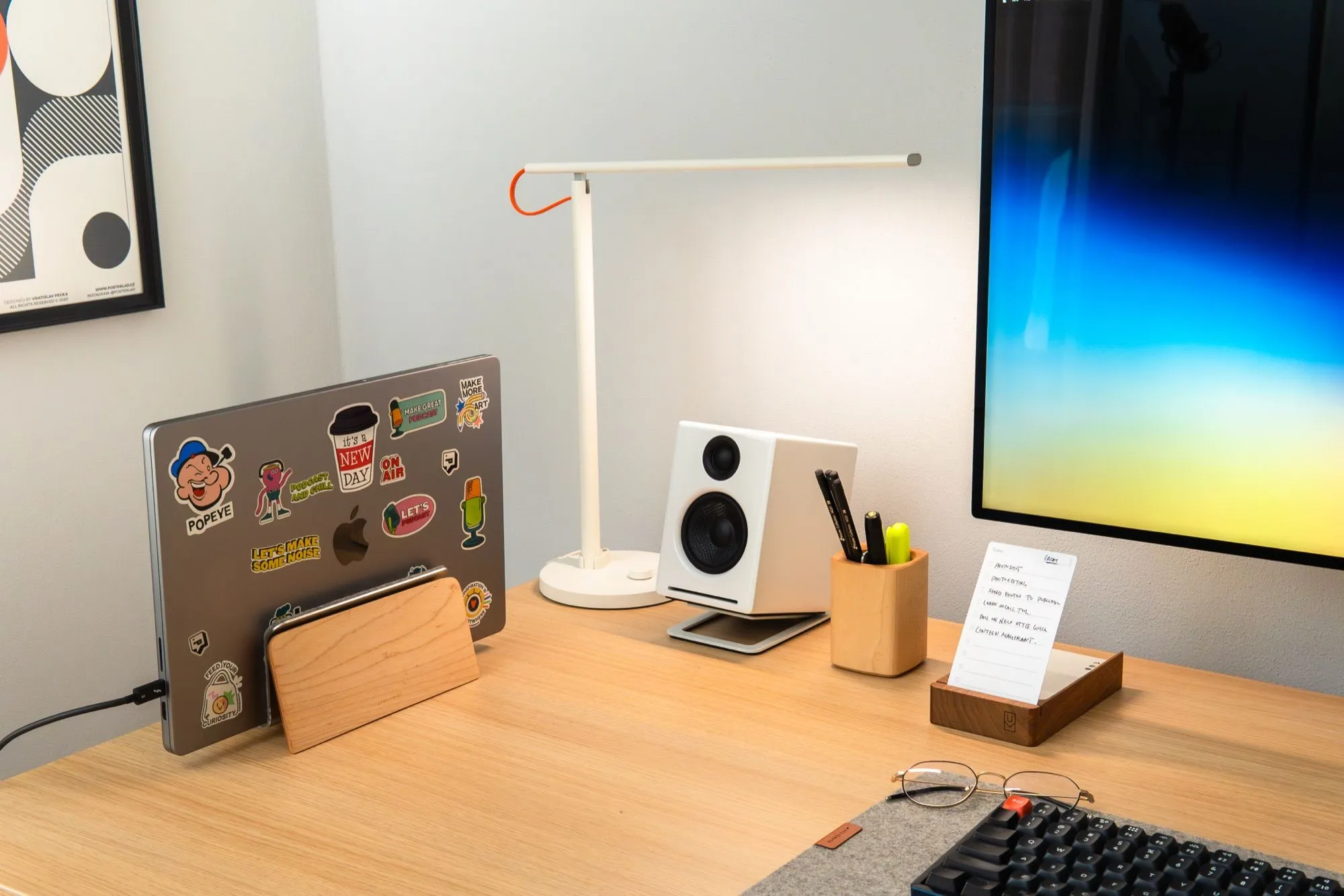 Desk lamp and speaker