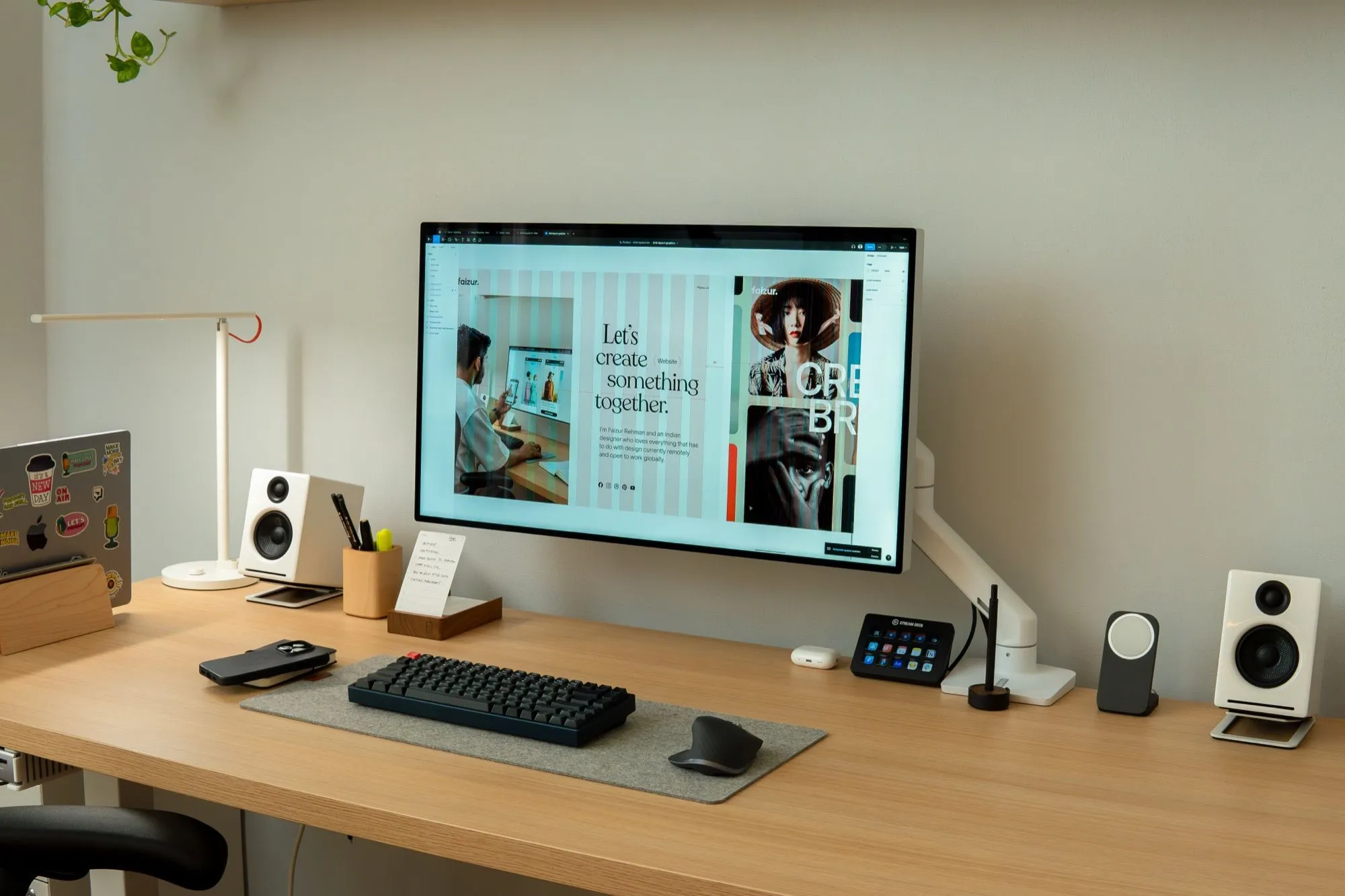 Desk with a design on screen